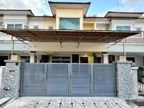 Botani Luxury Homestay